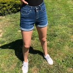 short taille haute en jean bleu avec boutons