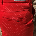 pantalon 7/8 en toile rouge à imprimé