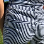 pantalon en toile rayé taille haute avec ceinture assorti