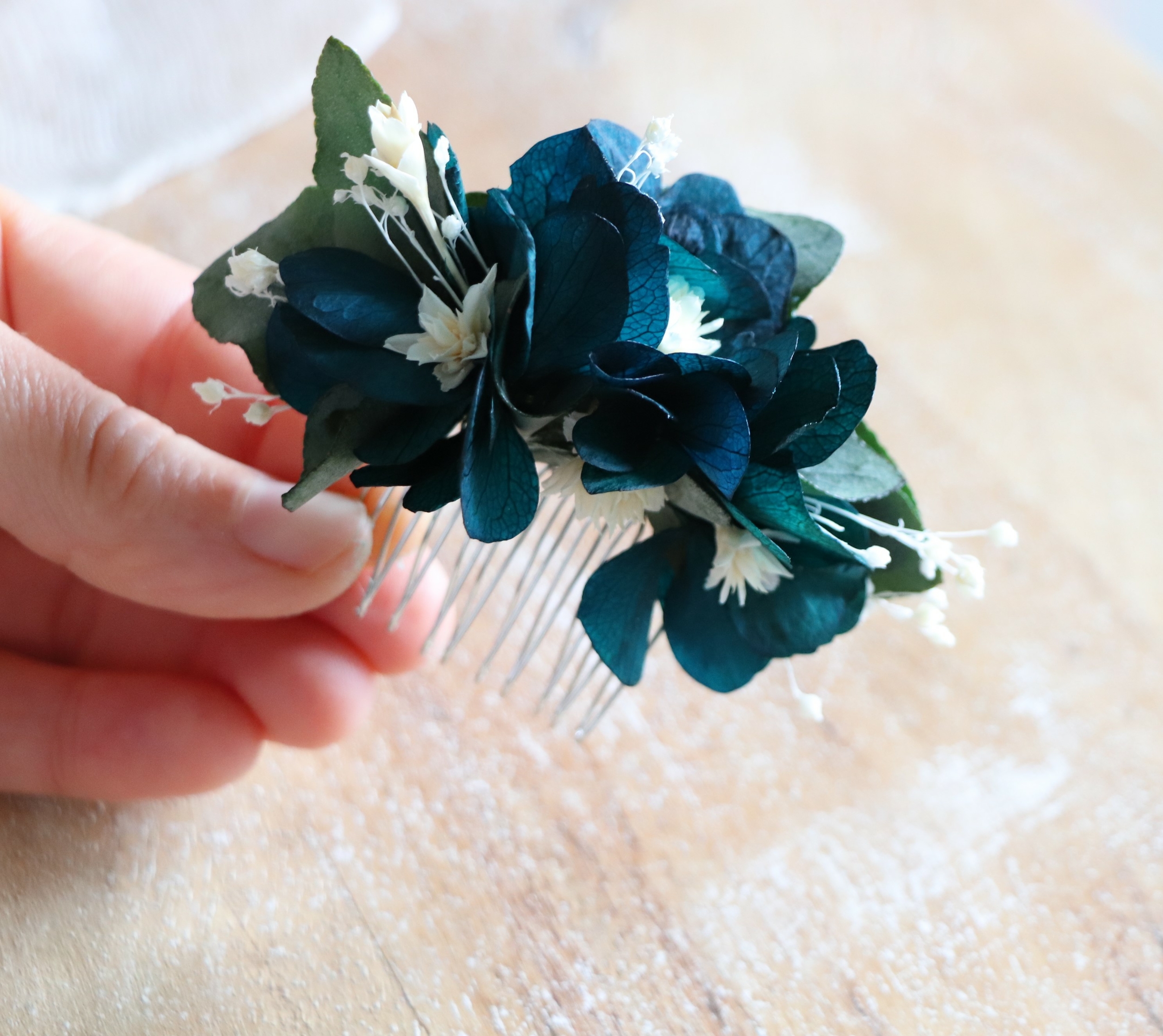 peigne fleurs bleus