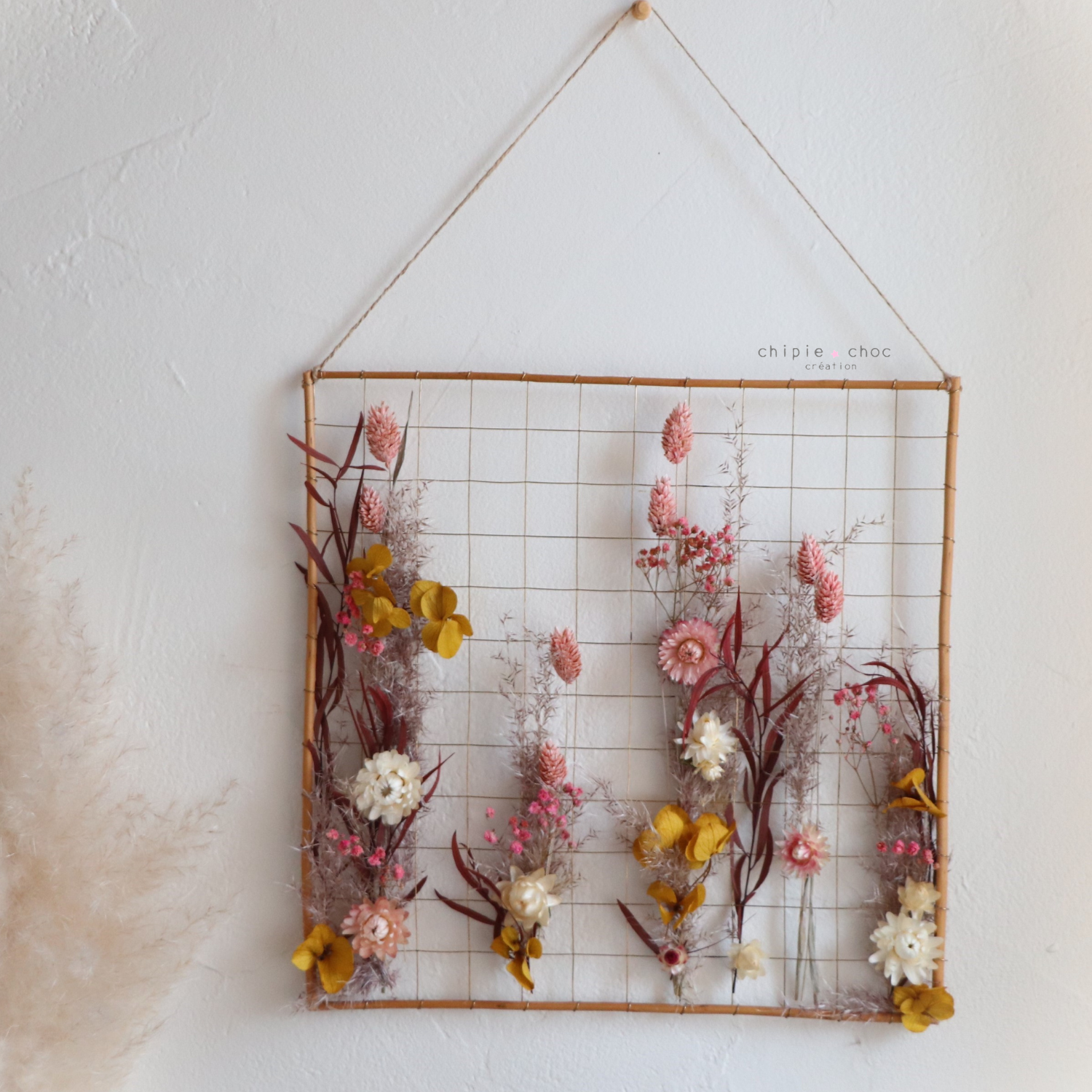 cadre fleuri en fleurs séchées