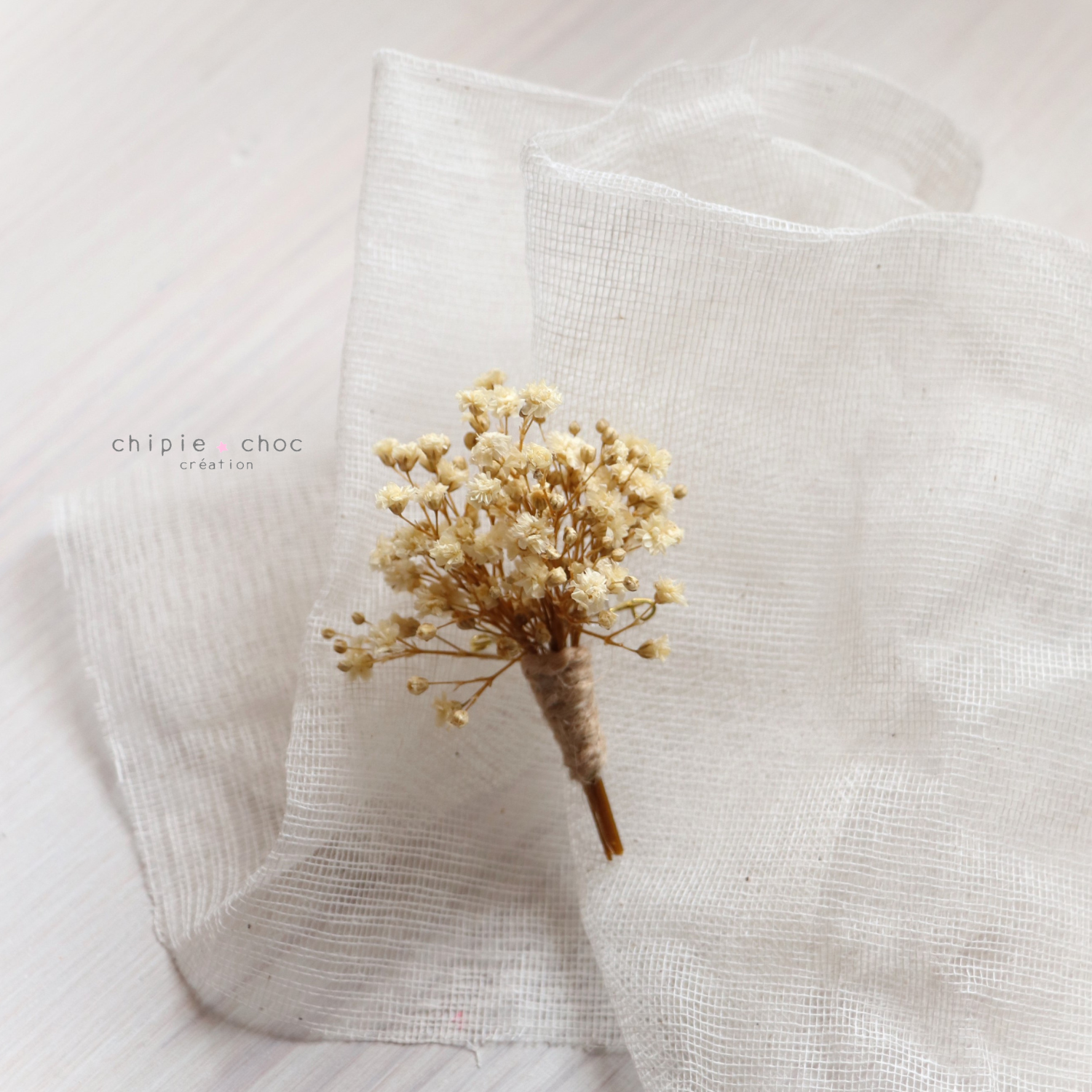 boutonnière en gypsophile