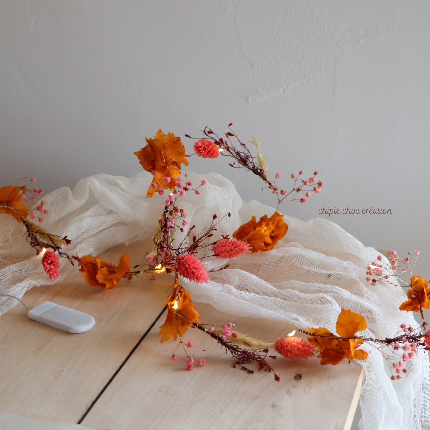 Petite guirlande lumineuse en fleurs séchées - Décoration -  chipie-choc-creation