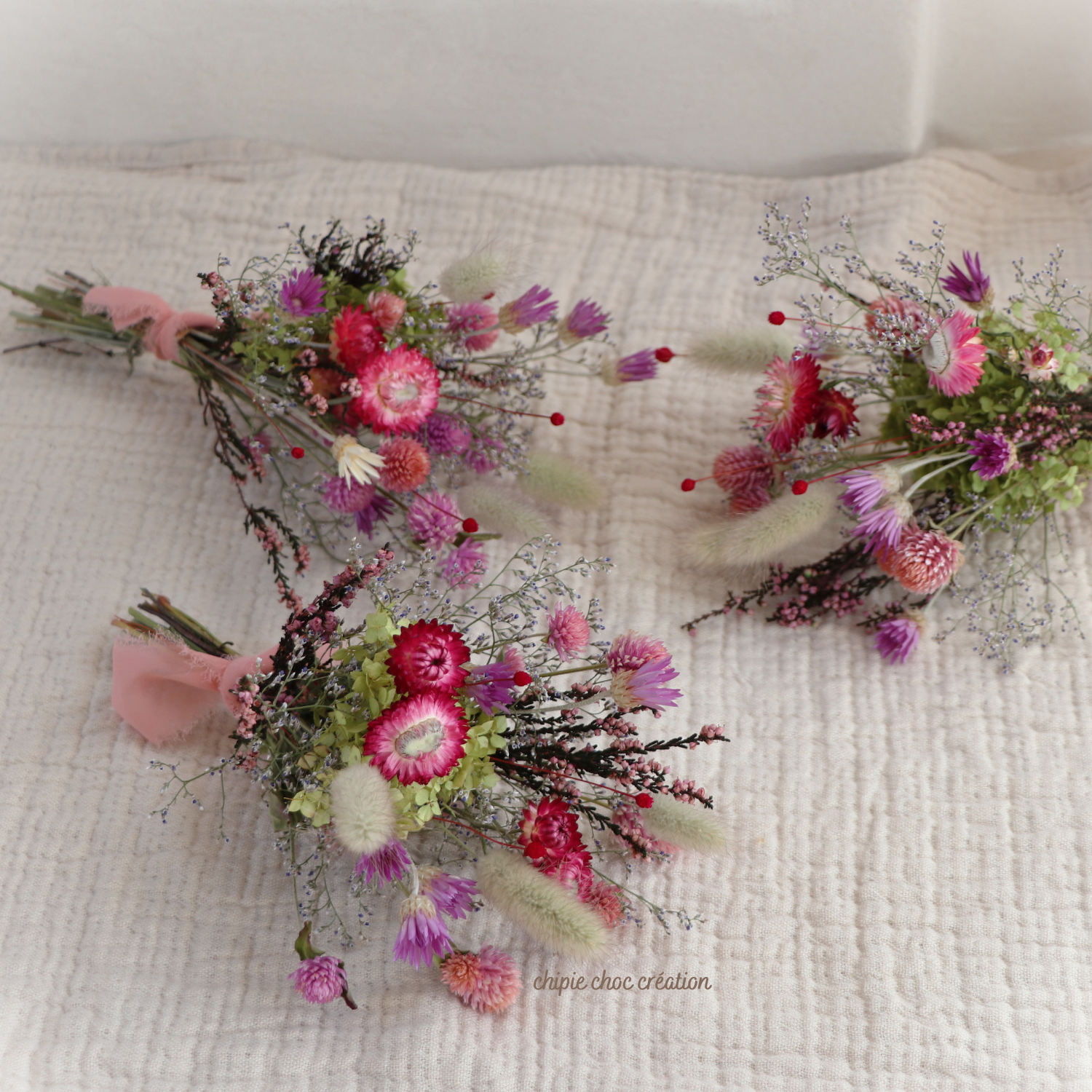 lot de petits bouquets fleurs séchées