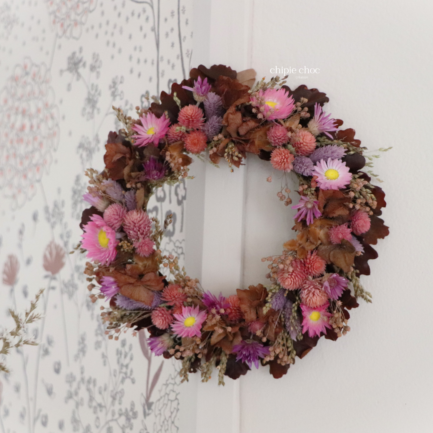 couronne de fleurs séchées colorée