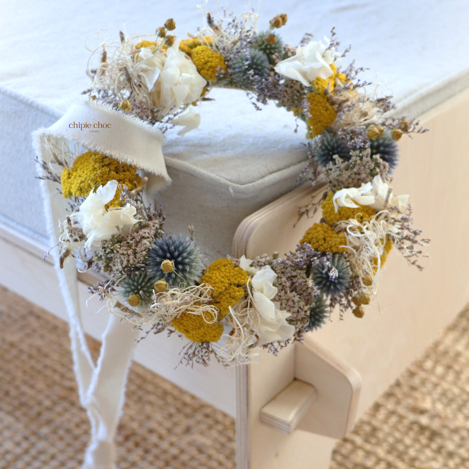 couronne jaune crème et bleu
