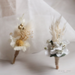 boutonnières de marié en fleurs séchées