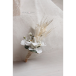 boutonnière de mariée en fleurs séchée