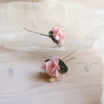 fleurs cheveus mariage rose et crème