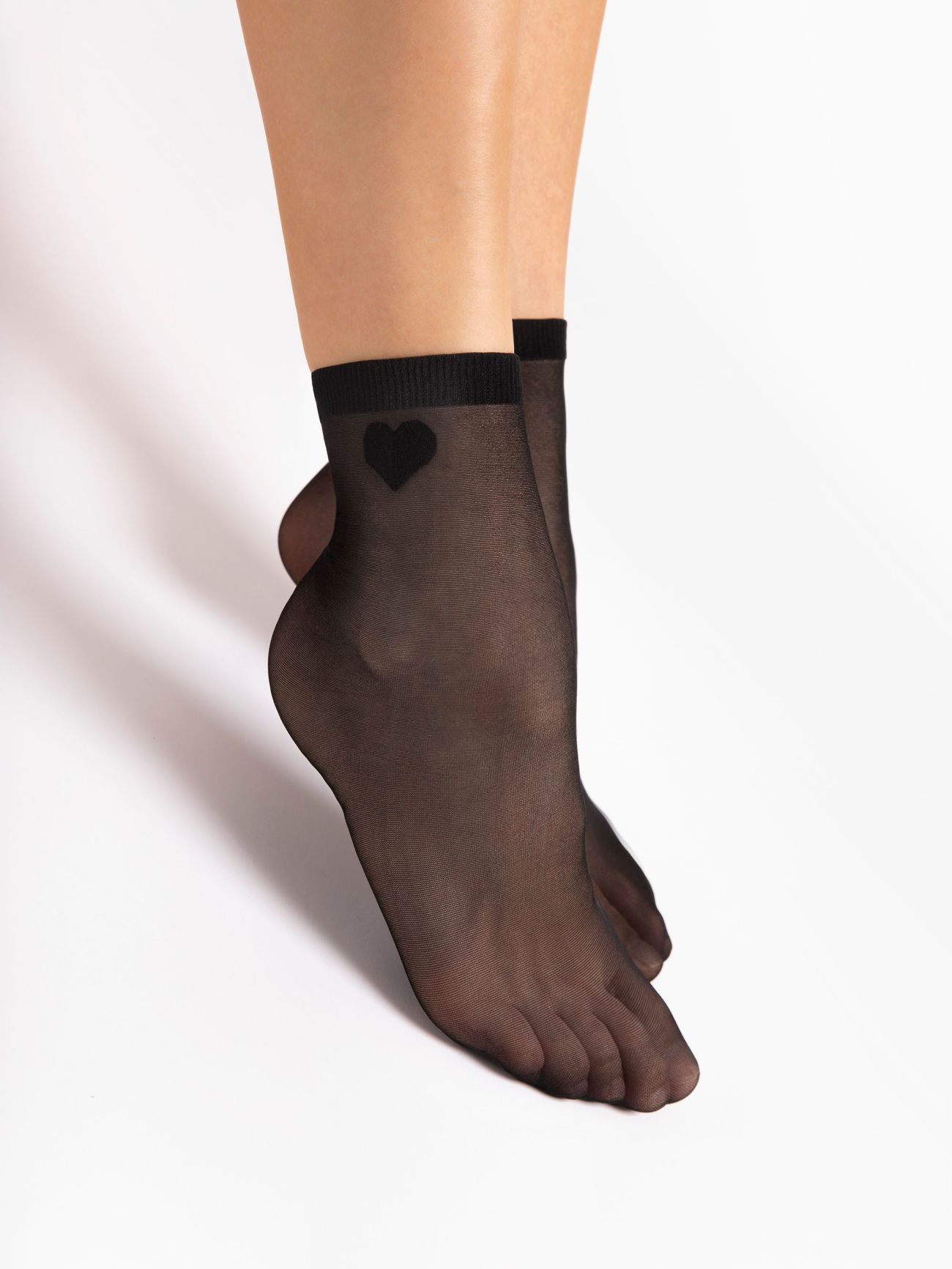 socquette noir avec un coeur
