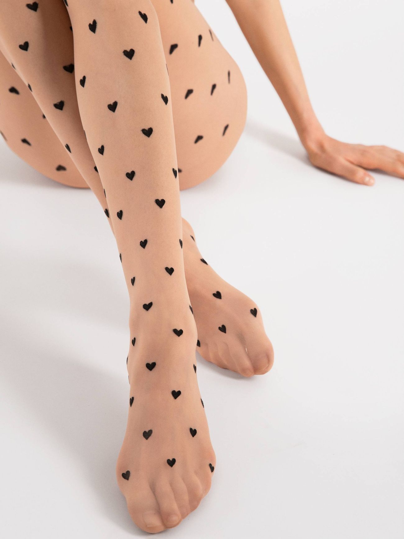 collant nude avec des coeurs