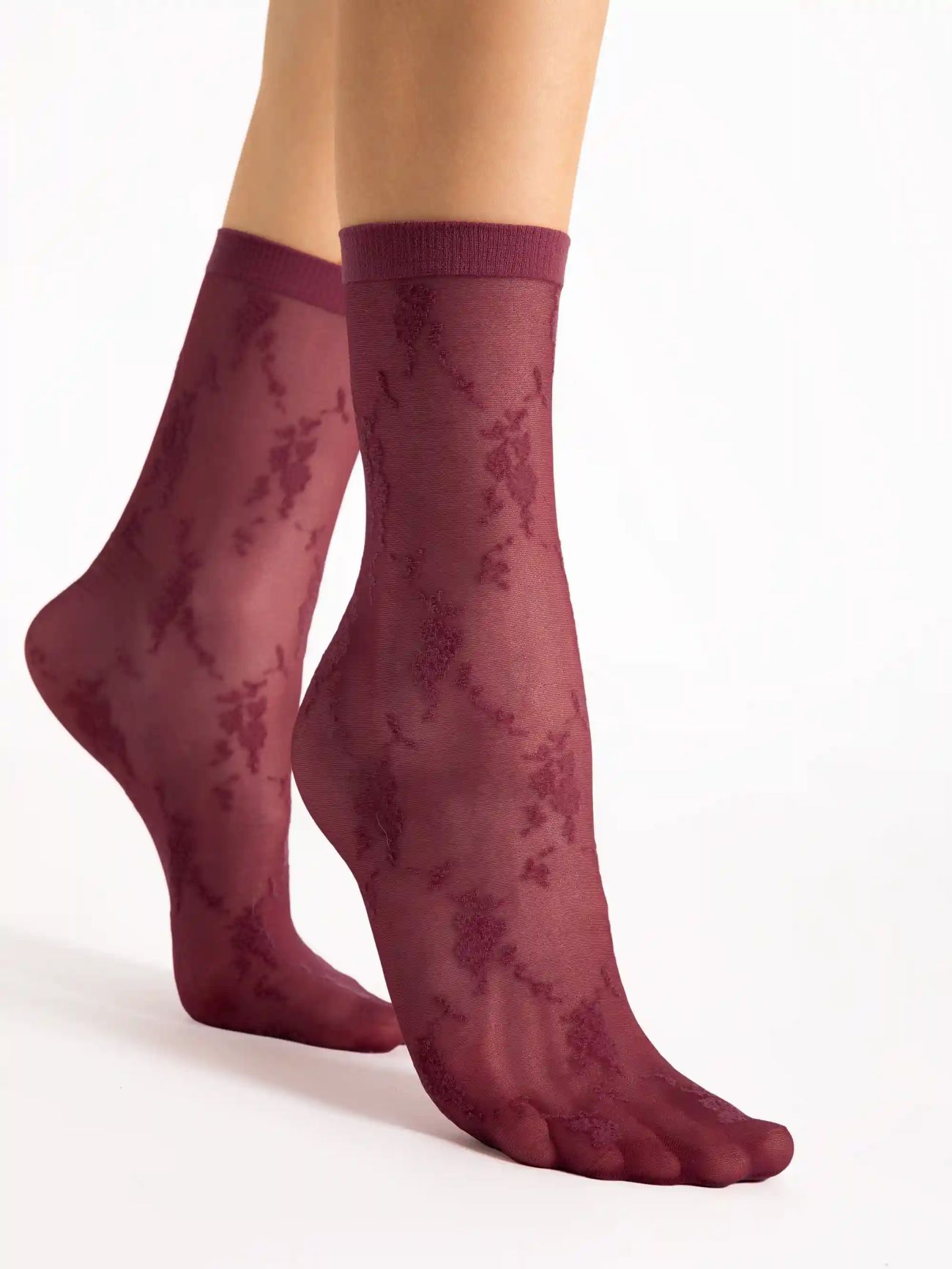 chaussettes rouges à fleurs