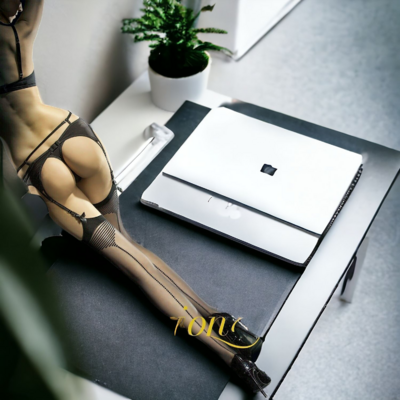 bas porte jarretelle noir tres sexy avec sa ligne couture
