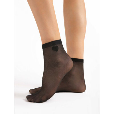 socquette noir avec un joli coeur