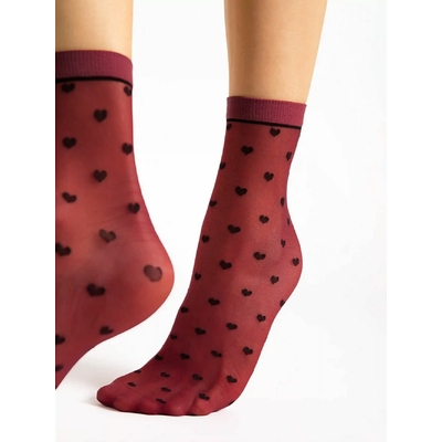 chaussettes rouge élégantes avec ses coeurs
