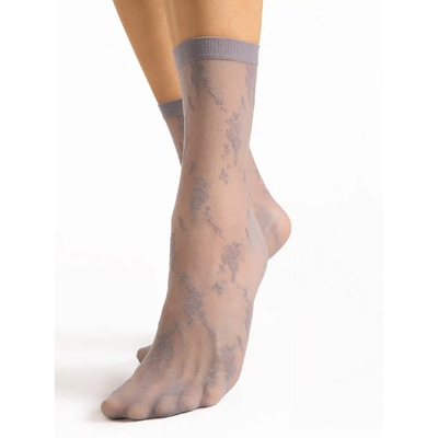 chaussettes grise clair avec des fleurs