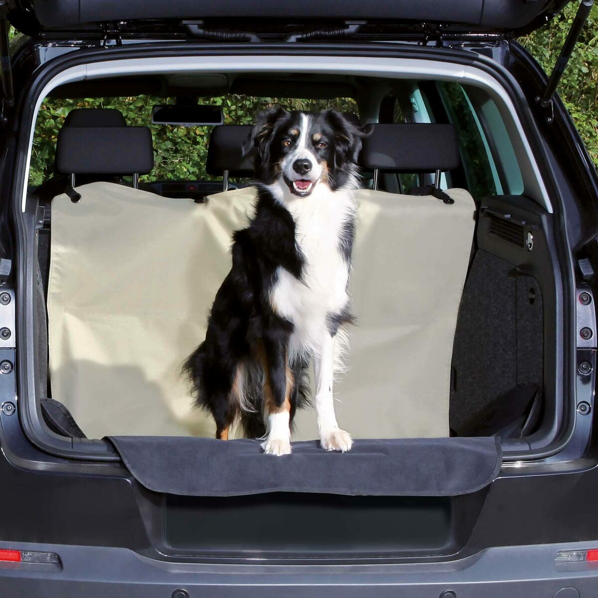 housse-de-protection-de-voiture-pour-animaux-trixie-noir-beige-180-x-130-cm_1104311