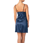 dos de nuisette en satin bleu nuit avec dentelle