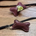 Pochette-sac-a-crotte-en-cuir-forme-os
