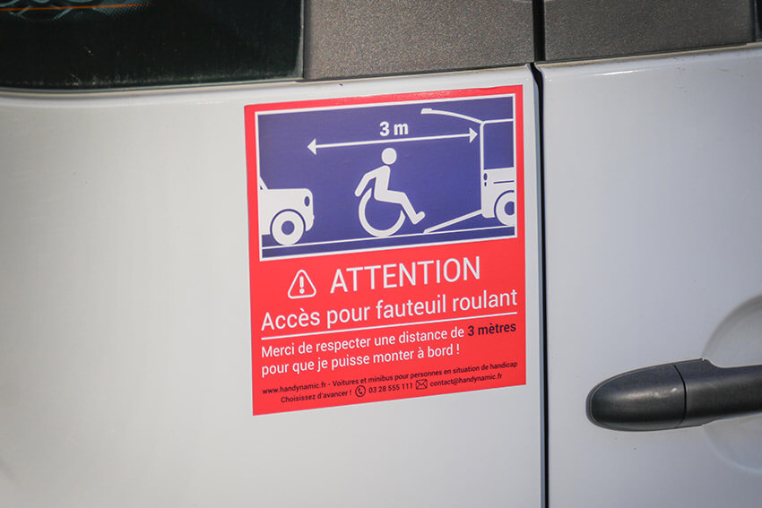 autocollant_attention_fauteuil_roulant_grand_taille_05