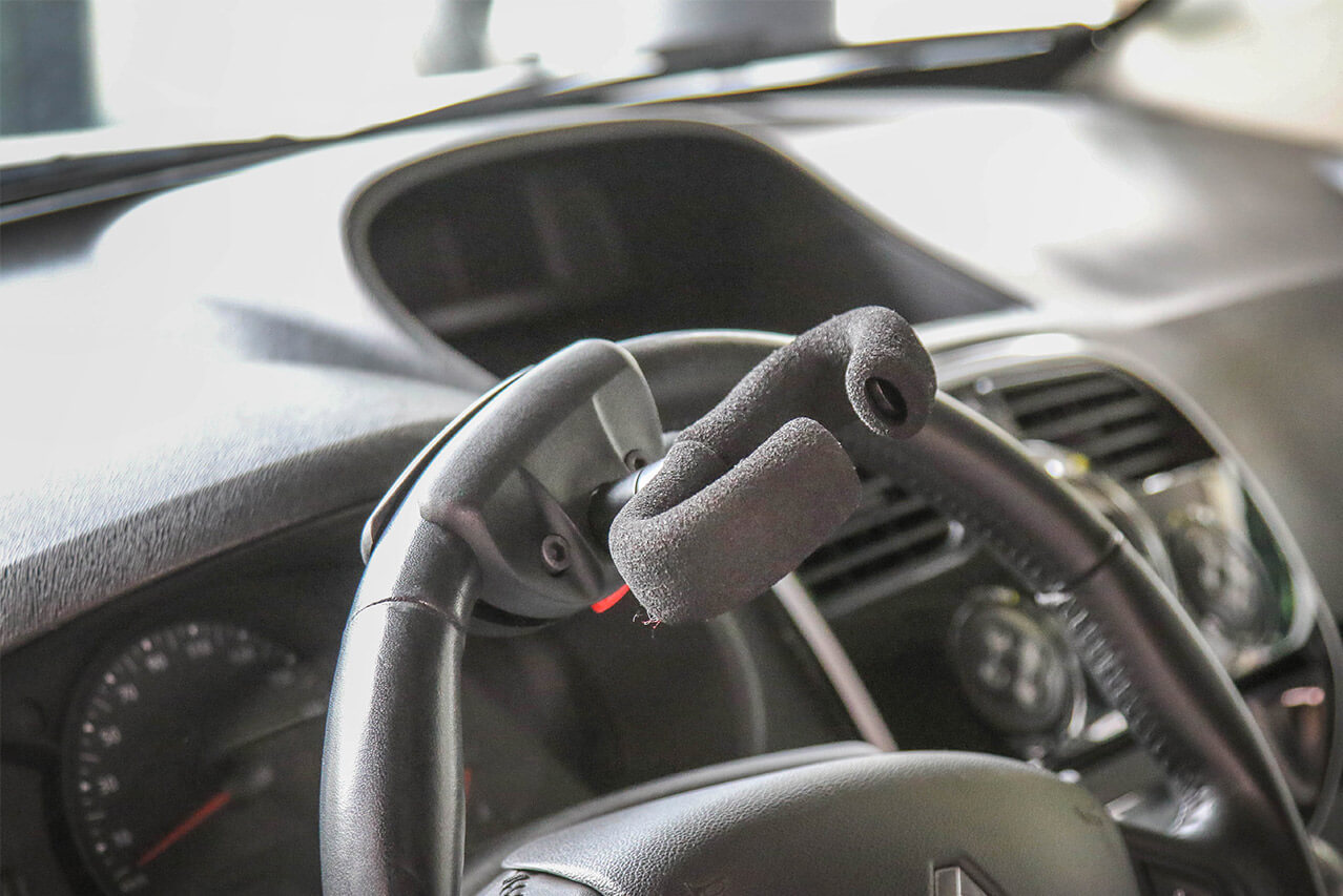 poignee_aide_conduire_amovible_volant-(2)