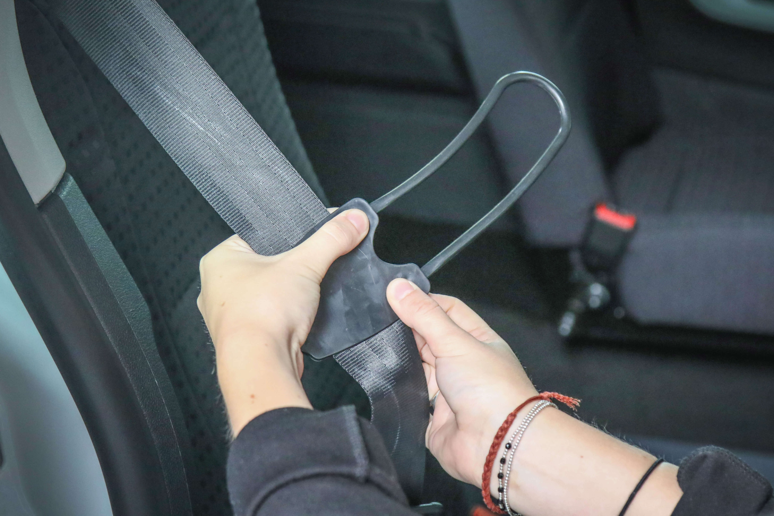 Poignée de ceinture de sécurité pour l'aide à l'accès en voiture