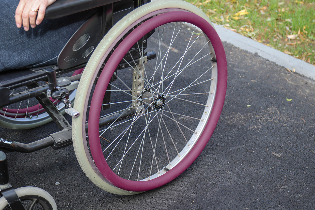 protection_main_courante_fauteuil_roulant_violet