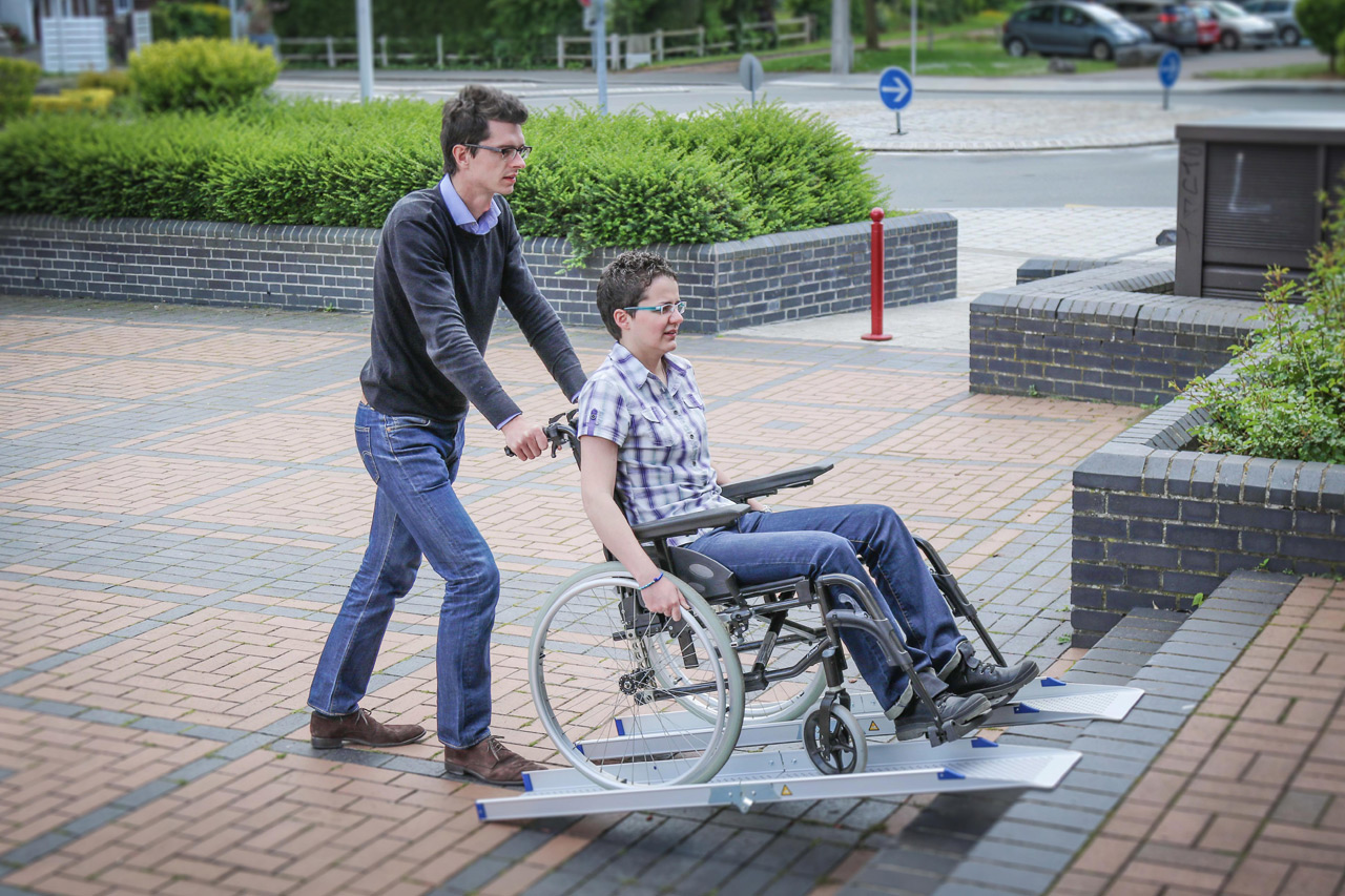 Rampes d'accès légères et pliables (1,5m) pour fauteuil roulant