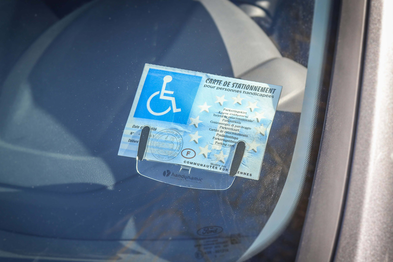 Porte Carte Handicapé Pare Brise (Fabriqué en France) Support