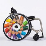 crayons_couleur_flasque_fauteuil_roulant_01