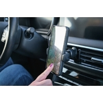 support_smartphone_a_machoire_sur_aerateur_11