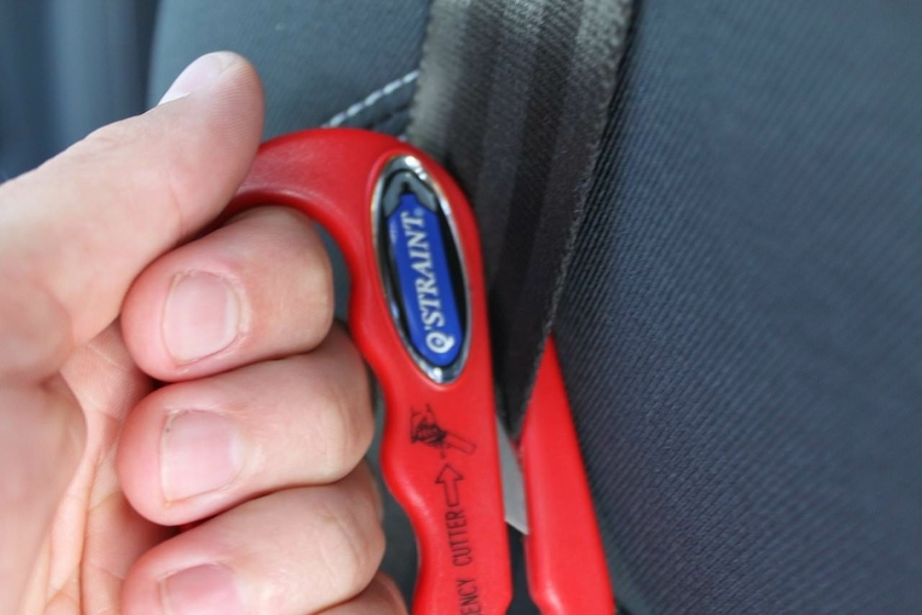 Marteau De Secours & Coupe-Ceinture 2 En 1 Mata1 - Brise Vitre Voiture & Coupe Ceinture De Sécurité | Outil D'Évacuation D'Urgence - Rouge Avec Support De Fixation - 11