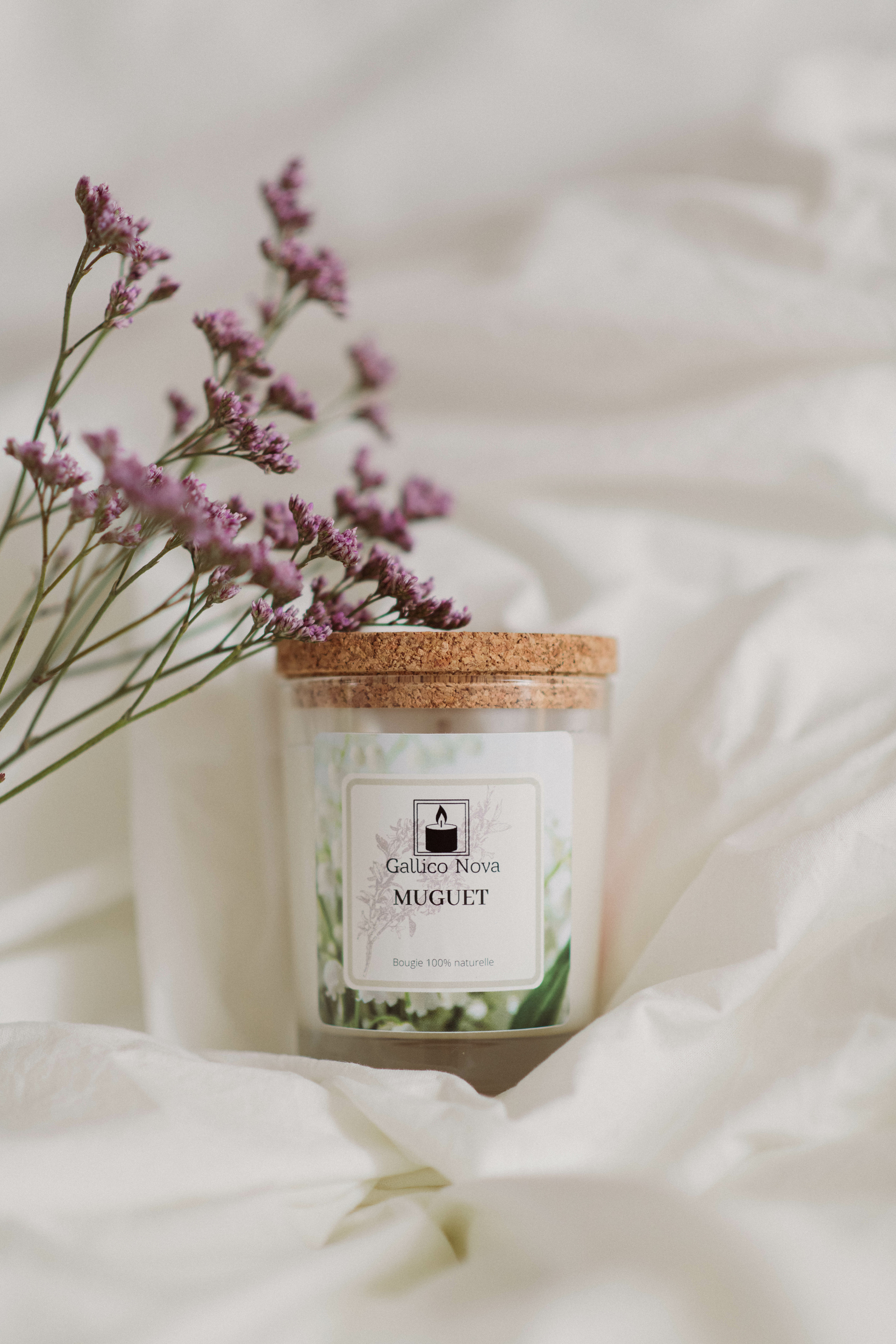 Bougie blanche avec couvercle en bois - Muguet