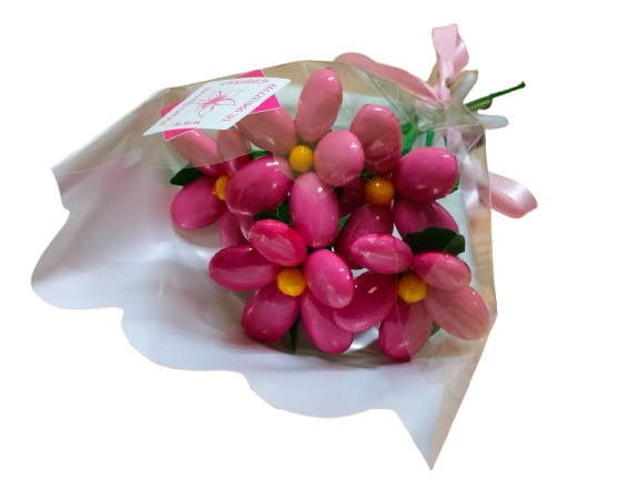 Bouquet Saint Valentin marguerites roses dragées chocolat