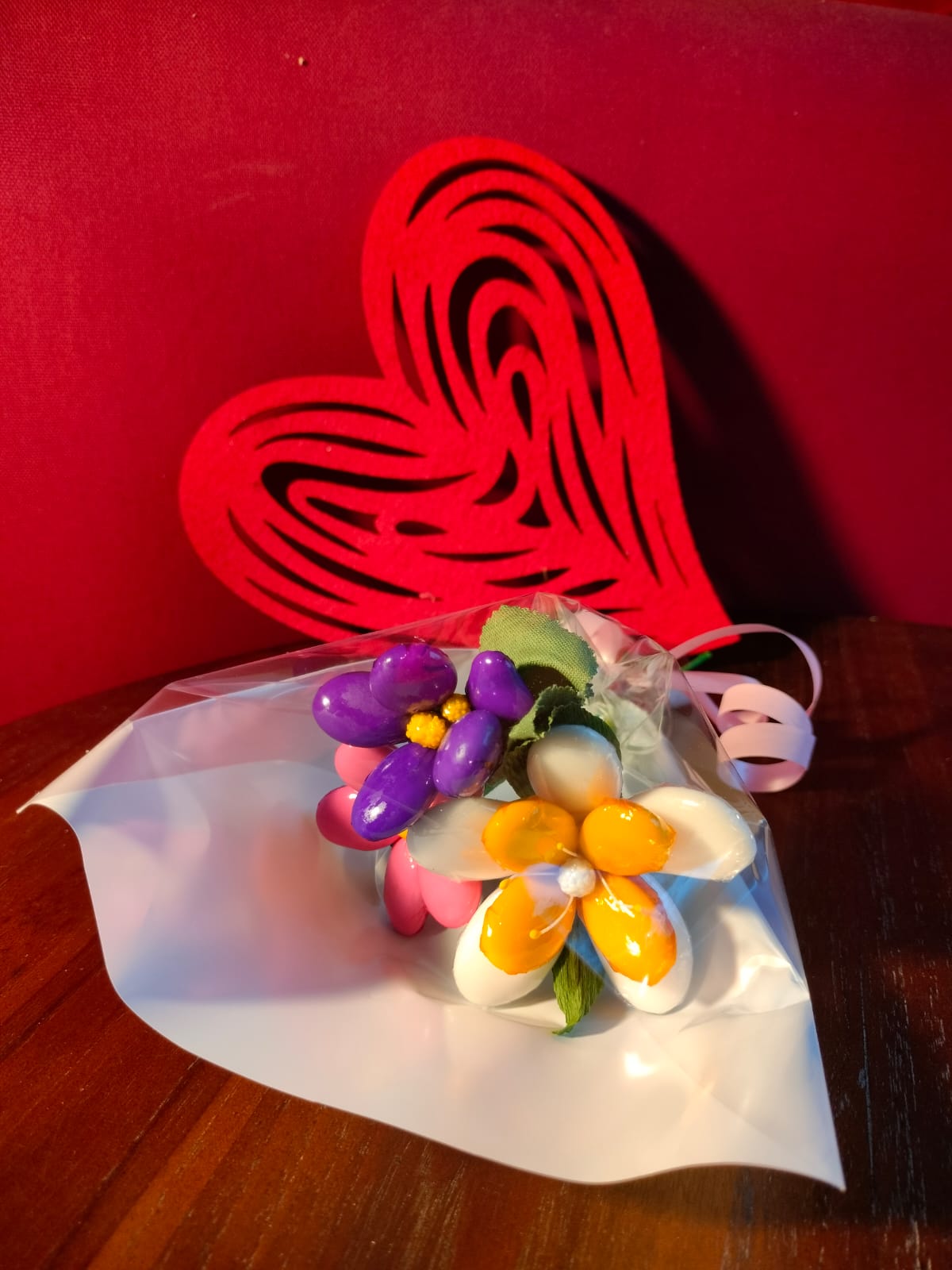Bouquet Saint Valentin amour secret dragées chocolat coeur rouge