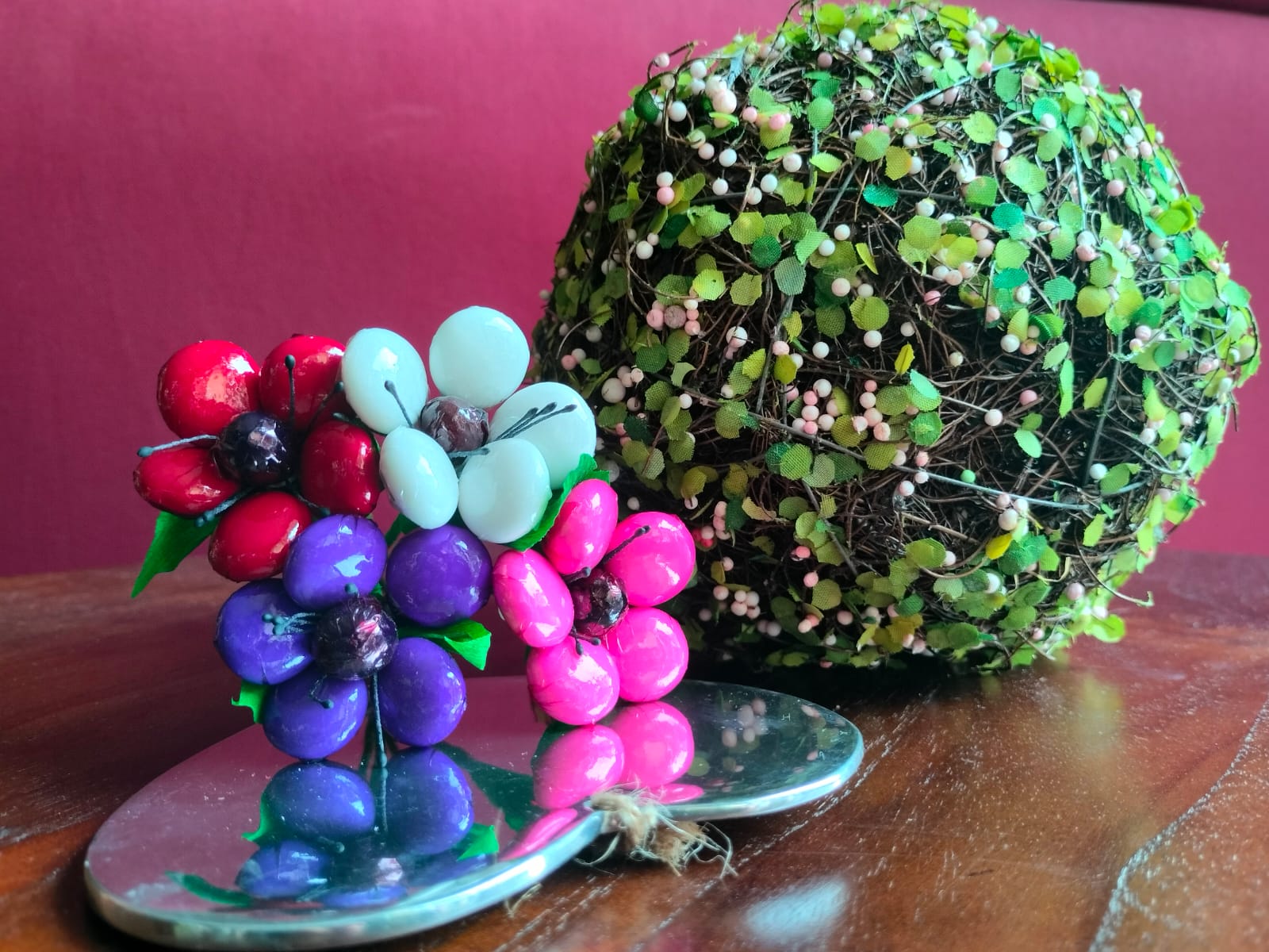 Bouquet Saint Valentin anémones dragées chocolat coeur
