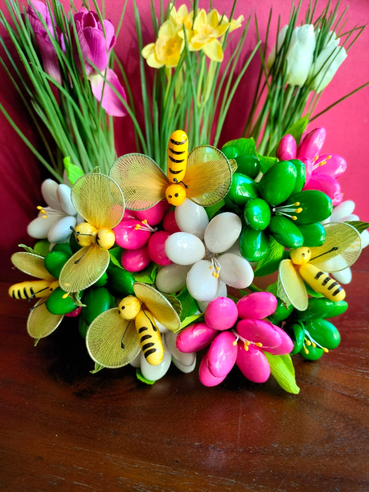 Vase garden bouquet frésias abeilles dragées chocolat 4