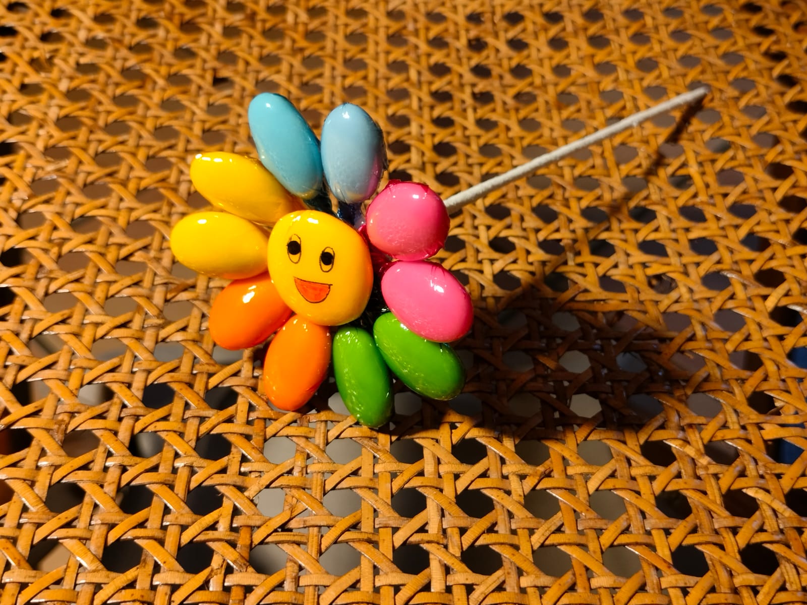 Fleur Smiley multicolore dragées chocolat 2