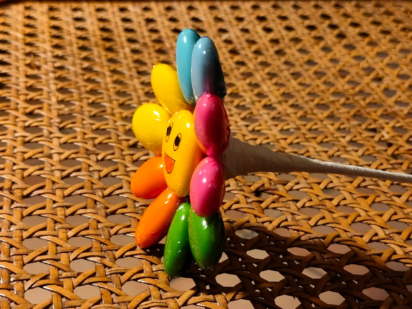 Fleur Smiley multicolore dragées chocolat 3