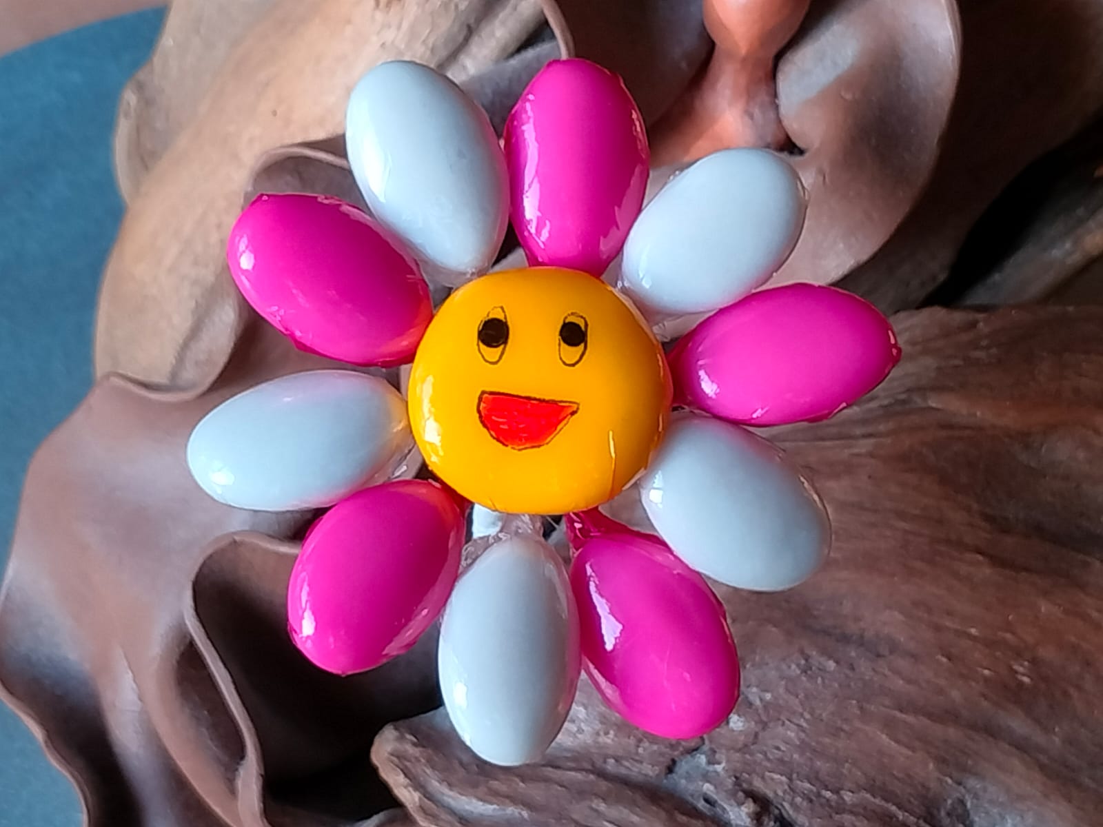 Fleur Smiley blanc et rose dragées chocolat 6