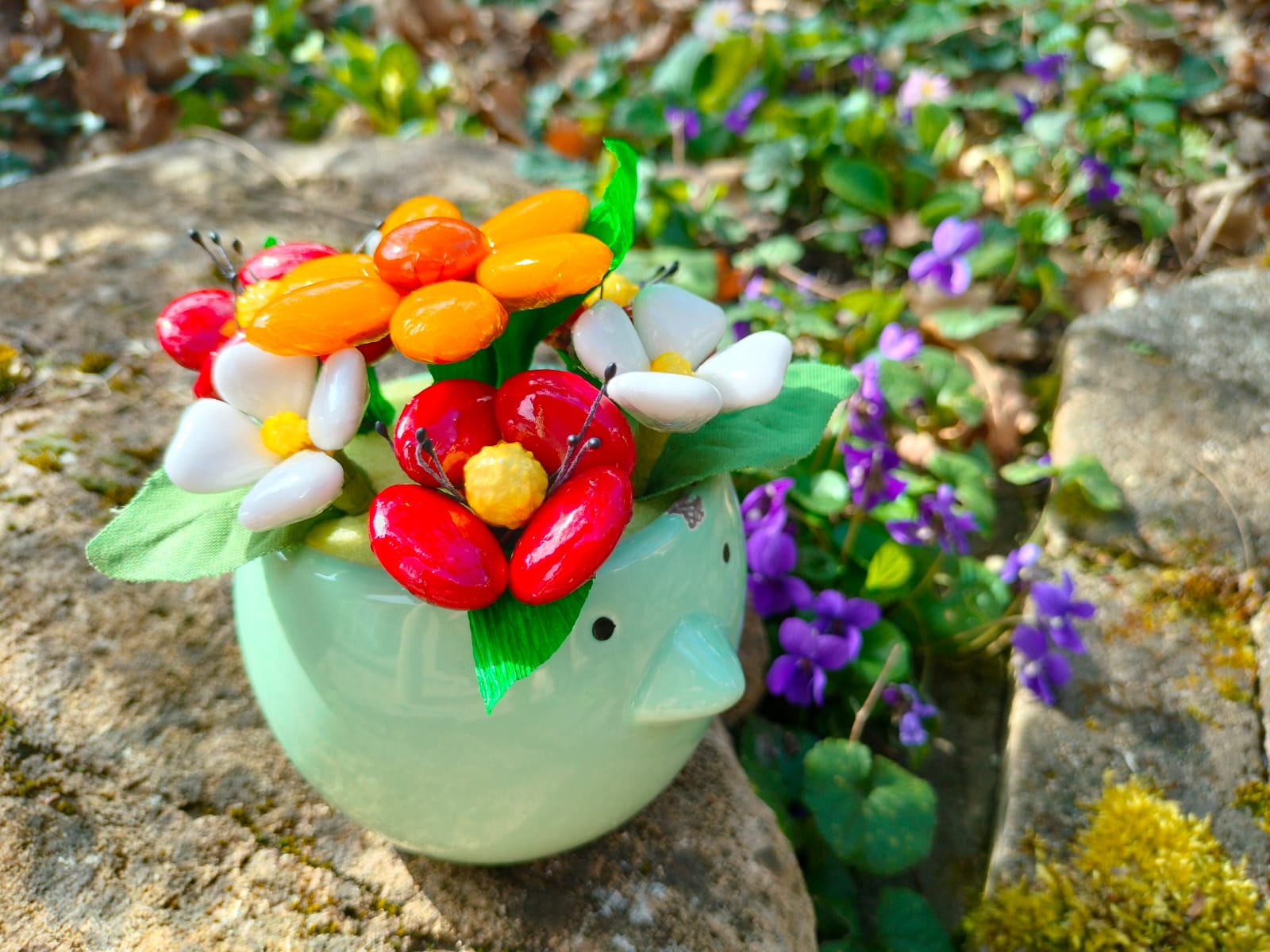 Vase oiseau fleurs dragées chocolat rocher