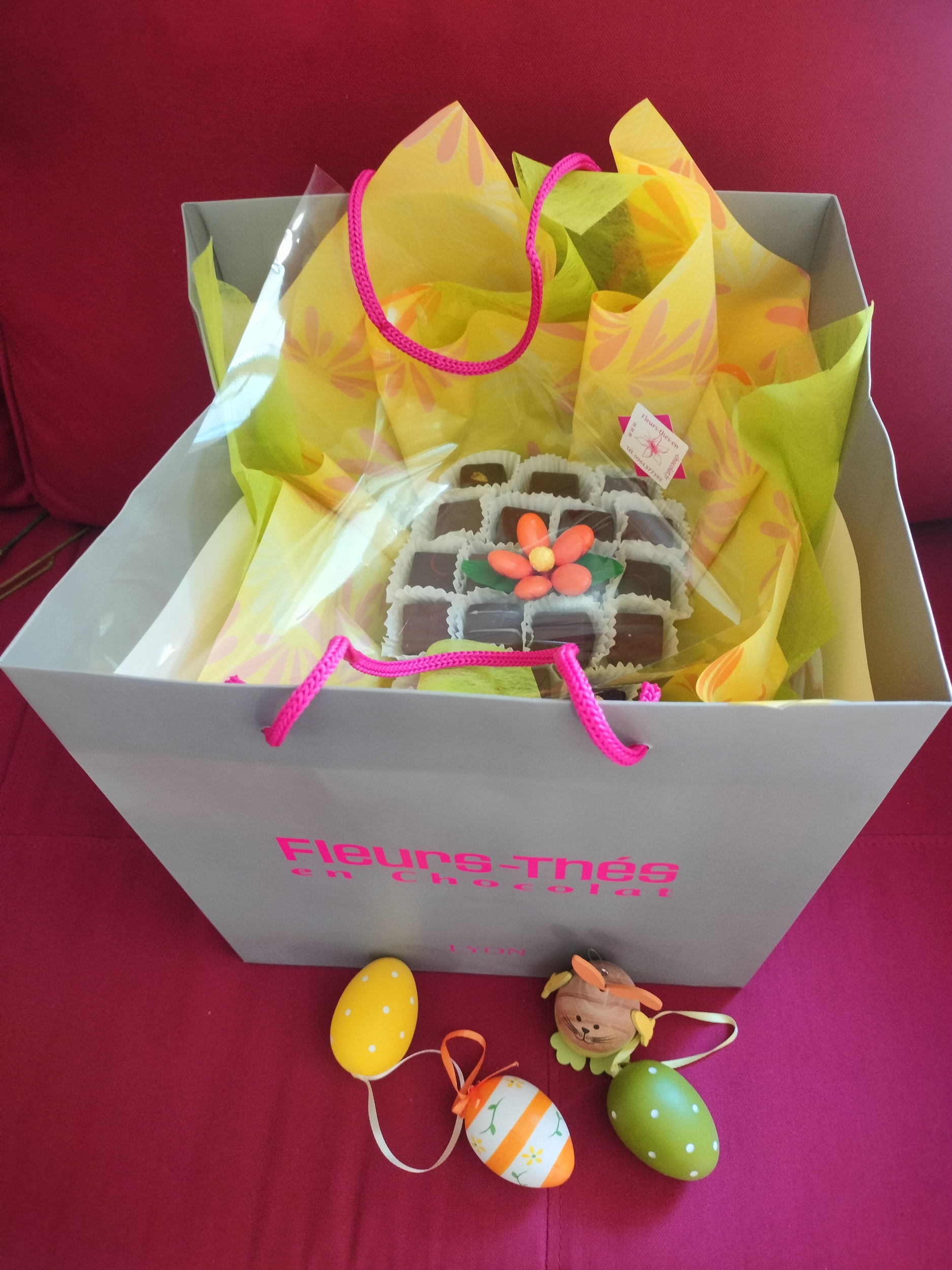 Bouquet de Pâques chocolats et une fleur de dragées et sac luxe