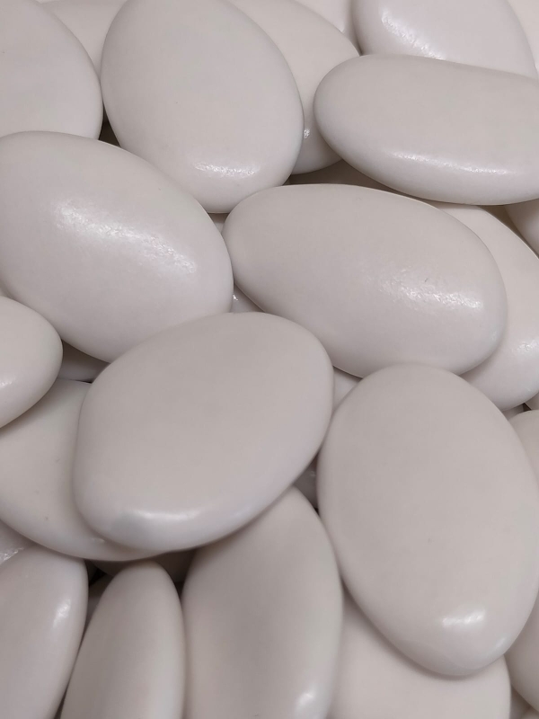 Dragées chocolat noir couleur blanc