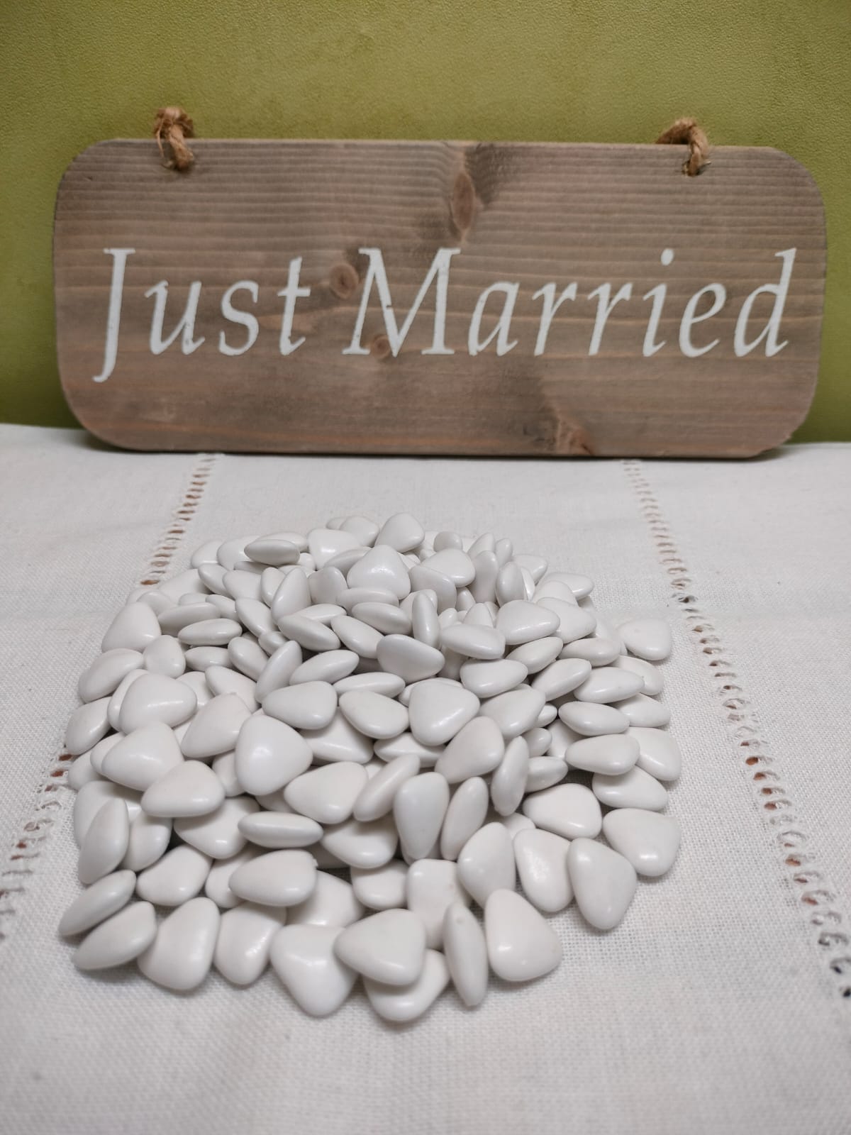 Dragées coeur chocolat lait couleur blanc détail