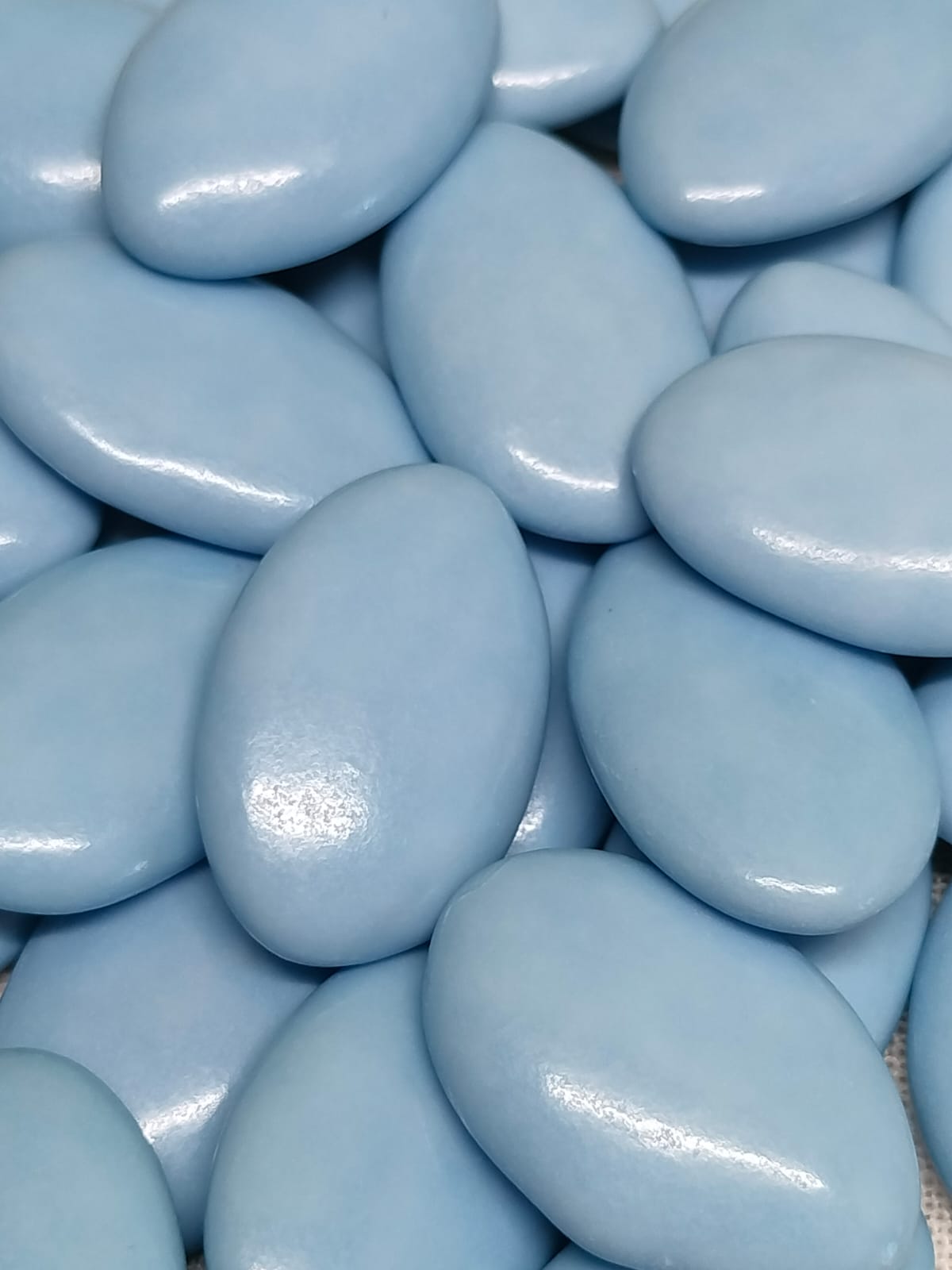 Dragées chocolat noir couleur bleu galaxie