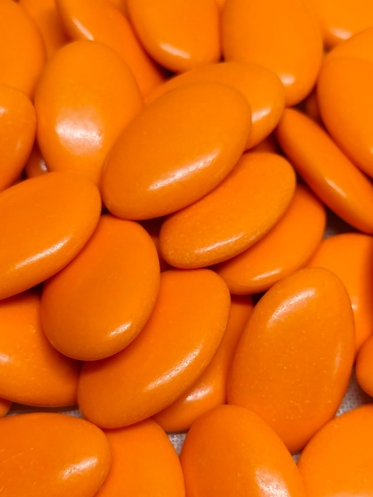 Dragées chocolat noir couleur orange