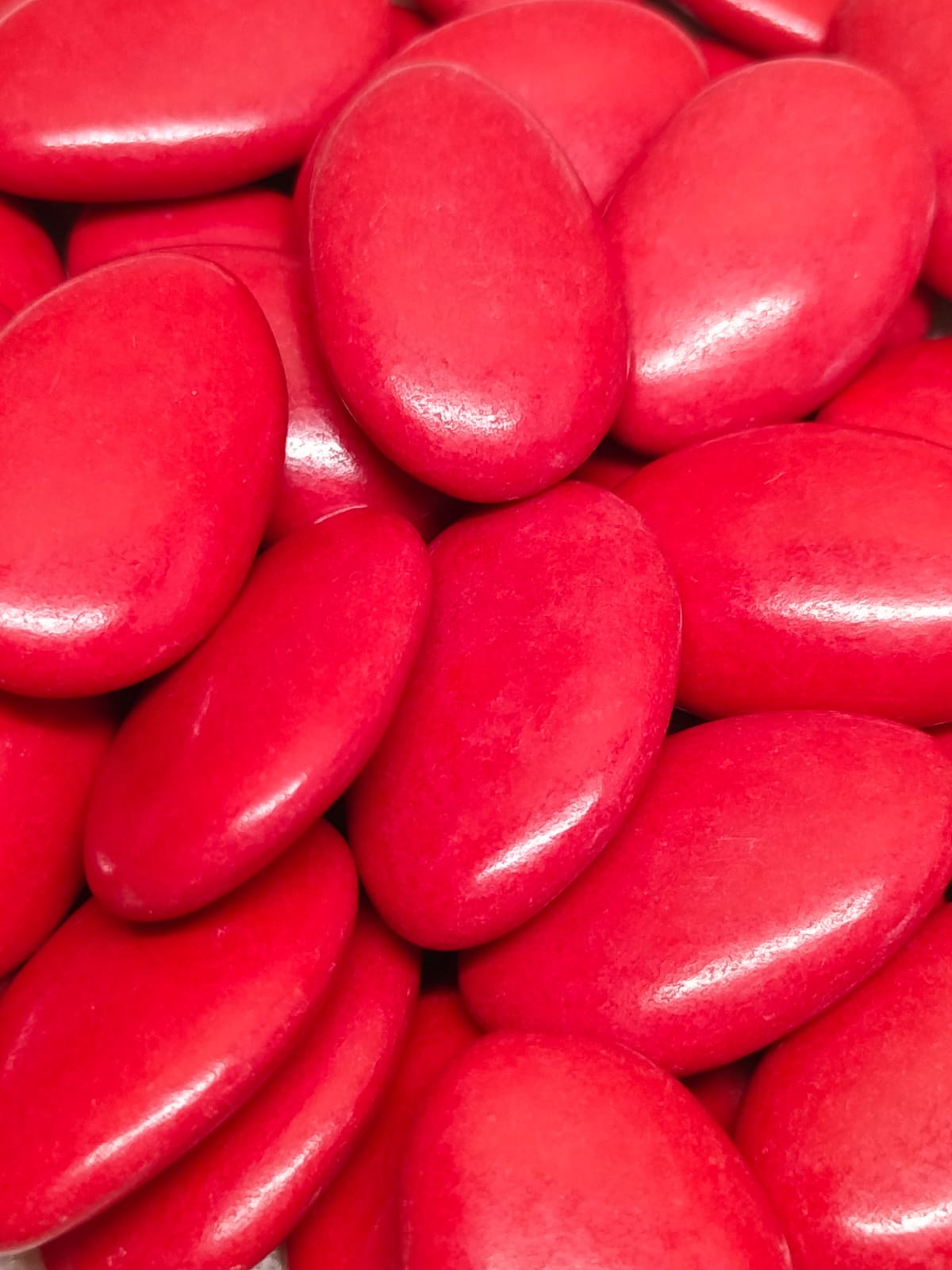 Dragées chocolat noir couleur rouge