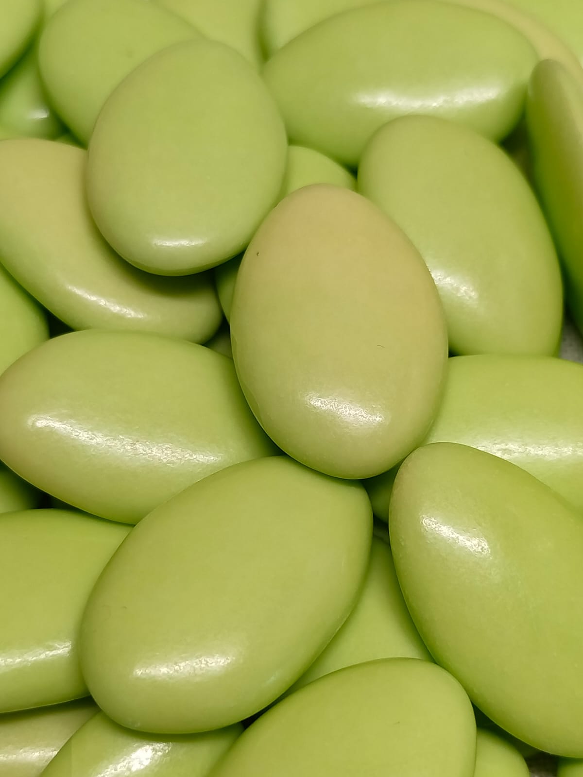 Dragées chocolat noir couleur vert bambou
