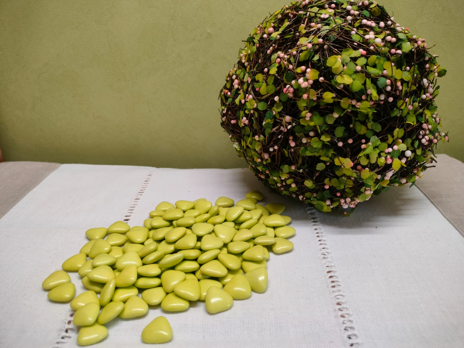 Dragées coeur chocolat lait couleur vert anis détail