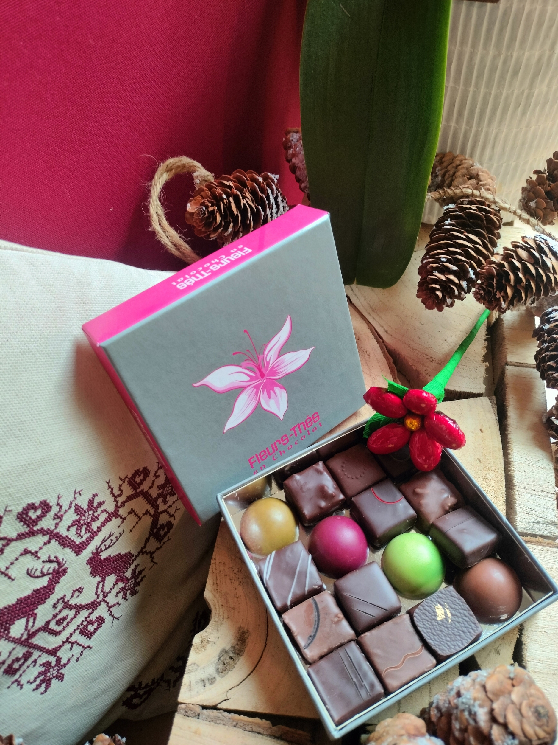 Ecrin chocolats et marguerite de Noël ouvert V1